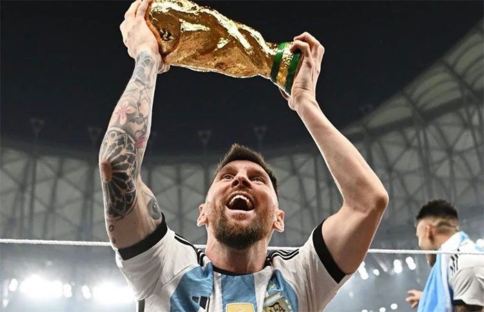 Messi and the Argentina national team celebrating their ultimate victory at the World Cup.