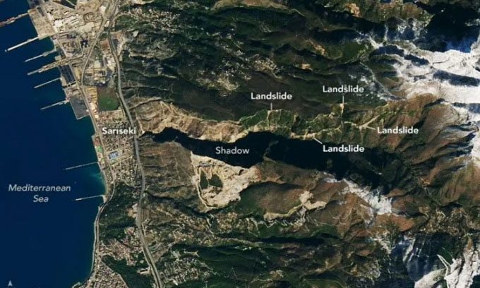 Some landslide locations in Turkey captured by Landsat 9 satellite.