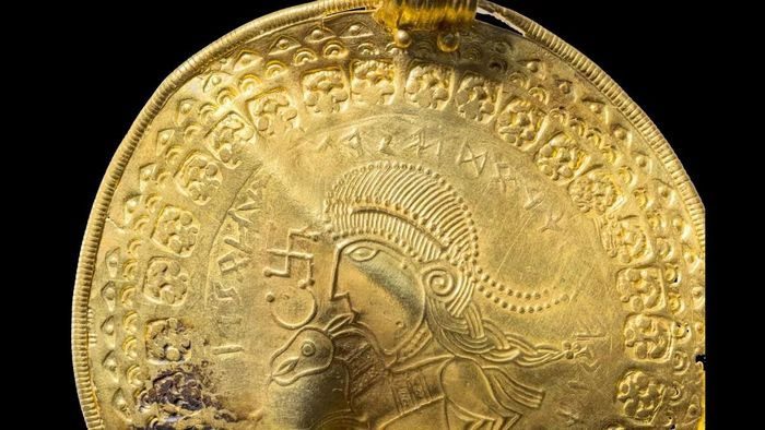 Gold pendant depicting the god Odin