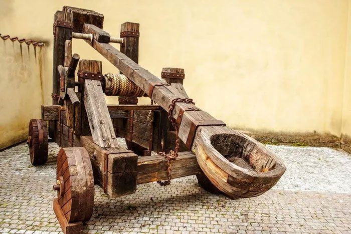 The Trebuchet can hurl stones weighing from several dozen to hundreds of kilograms.