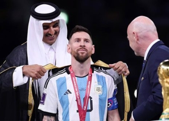 meaning of the coat messi wears when receiving the cup 124808