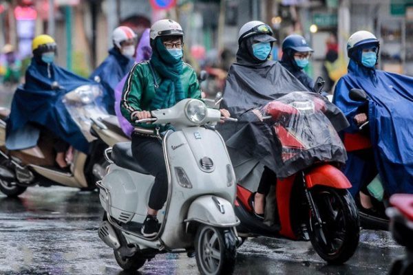 This morning, Hanoi experienced fog and scattered light fog.