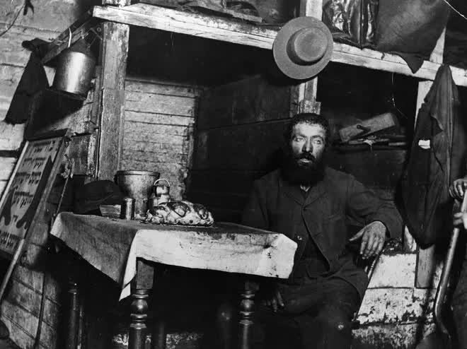 A Jewish shoemaker in a coal cellar in New York