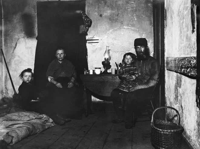 A poor family living in the Lower East Side of New York around 1890