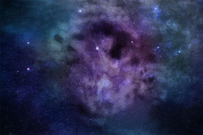 Many lonely stars roam in giant galaxy clusters