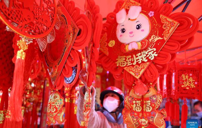 Shopping for Lunar New Year decorations in Hunan (China).