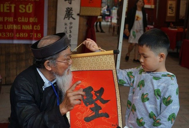 A calligrapher at the Temple of Literature - Quoc Tu Giam (Hanoi).
