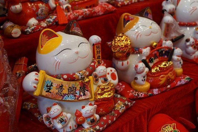 Lunar New Year decorations in Hang Ma (Hanoi).