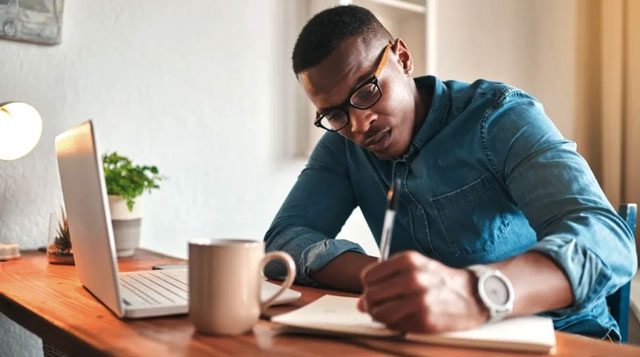 Left-handed individuals think in more unconventional ways, gaining a creative advantage.