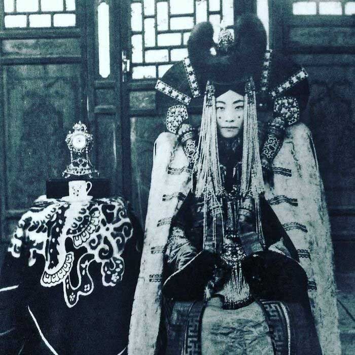 Photo of Queen Genepil - the last queen of Mongolia, in 1920.