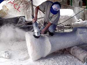 Noise, air, and water sources are all polluted in Non Nuoc stone village