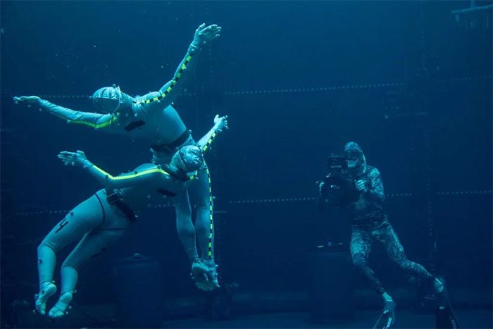 Despite being completed with VFX, James Cameron still insisted on underwater filming.