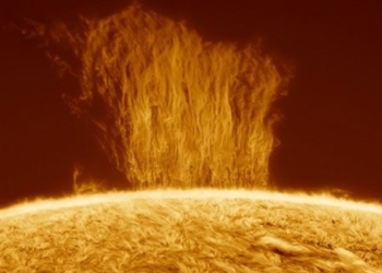 photographer captures plasma waterfall 100 000km on the surface of the sun 126415