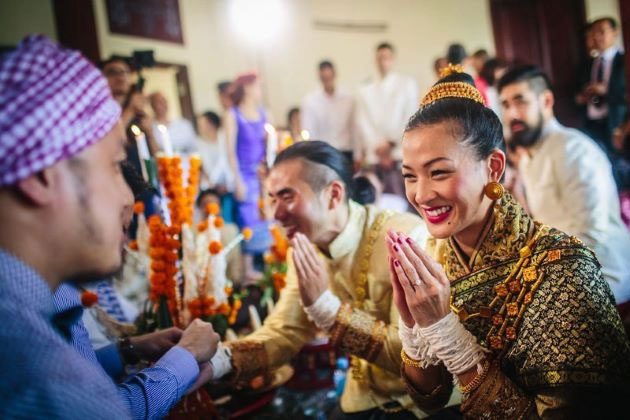 Participants in the lucky charm ceremony wrap white cotton strings around their wrists.