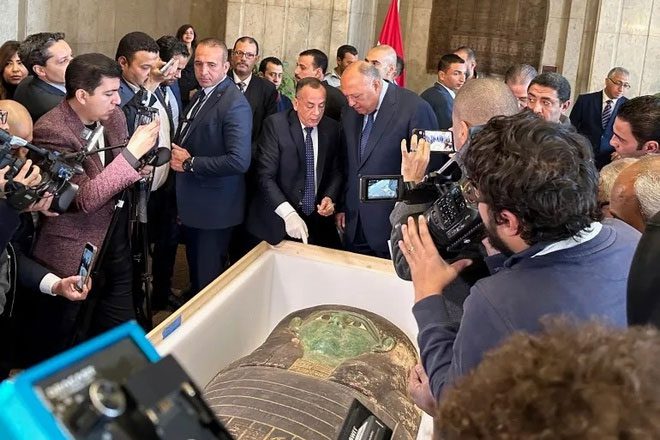 The handover ceremony of the "Green Coffin" in Cairo on January 2nd.