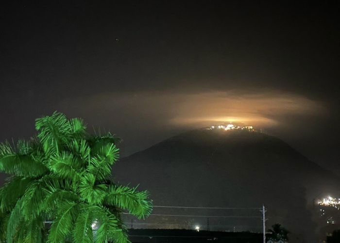 Image resembling noctilucent clouds at Ba Den Mountain on the night of February 13.