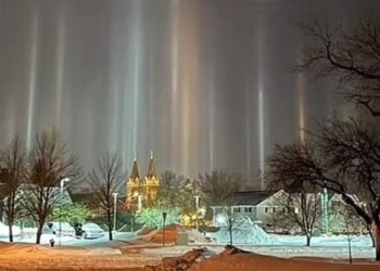 rare light column appears in the american sky 125055