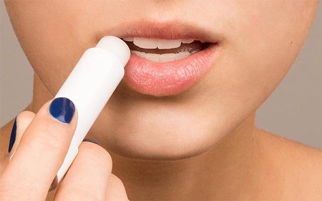Should you use lipsticks containing Mineral Oil?