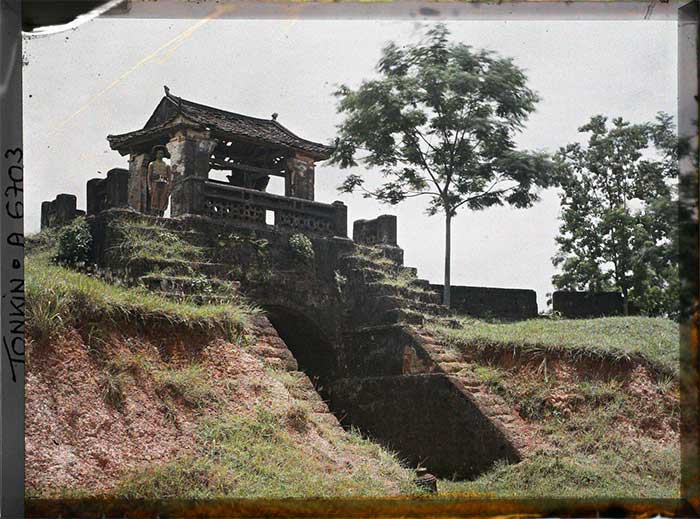 One of the gates of the ancient citadel of Sơn Tây.