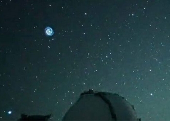 spacex rocket creates strange twirl in hawaiian sky 125442