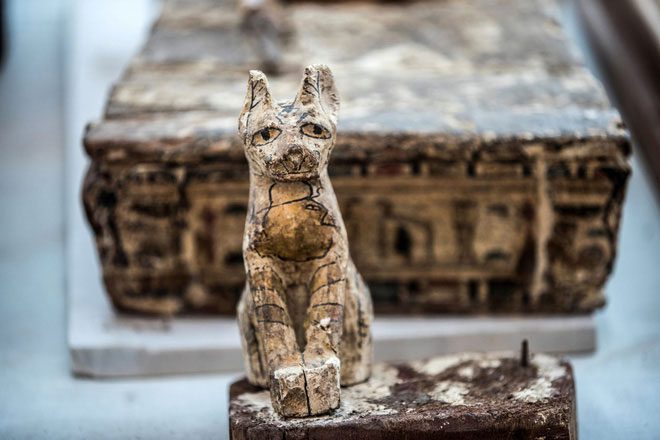 An ancient cat sculpture found in Giza (Egypt).
