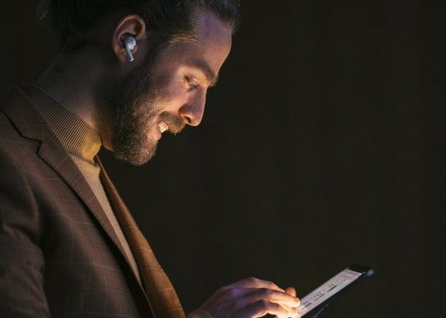 These wireless headphones capable of detecting heart disorders were developed by the American company MindMics.