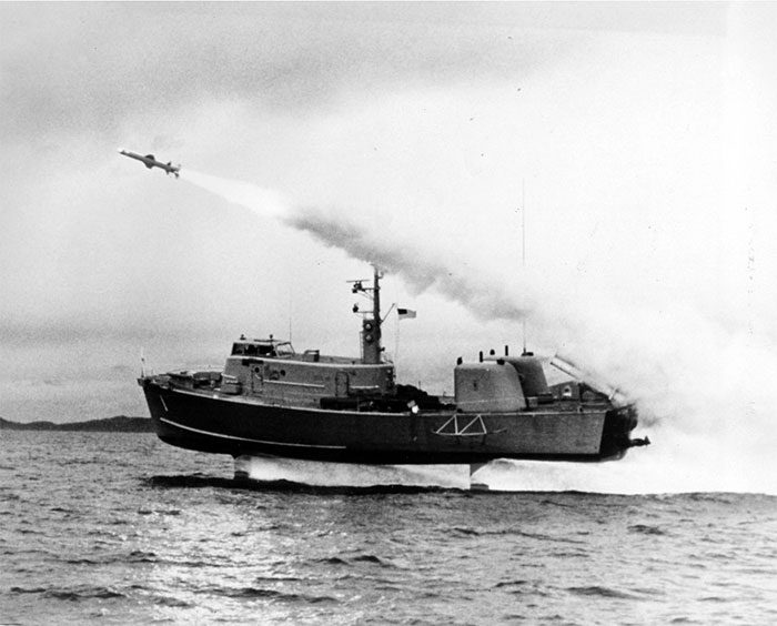 This type of vessel can reach a maximum speed of 48 knots (about 89 km/h).