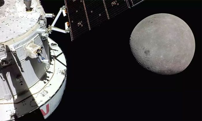 Image of the Moon next to the Orion spacecraft from the Artemis 1 mission