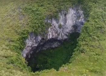 terrified of the plant ecosystem inside the deepest sinkhole in the world 125144