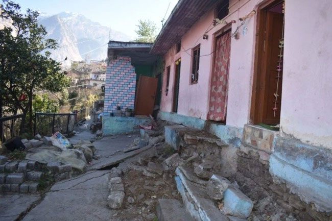 As of January 9, 2023, 678 houses in 9 wards have reported cracks