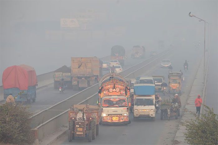 Vehicles navigating severe air pollution in Lahore