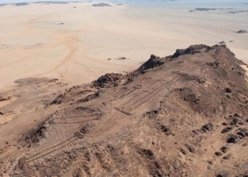 the 7 000 year old altar in saudi arabia recently has two humans and animal bones 126563