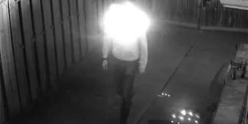 the shirt that helps users hide security camera 126214
