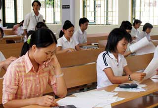 Candidates at Trade University