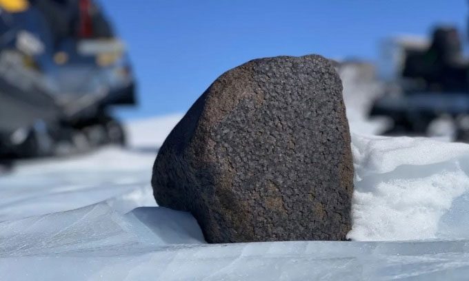 7.6 kg meteorite discovered in Antarctica last December.
