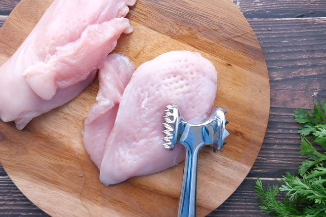 Good quality chicken will have a light pink color, pale blue-white, or bright white fat.