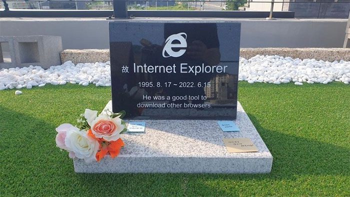 Tombstone dedicated to the legendary browser established in South Korea.