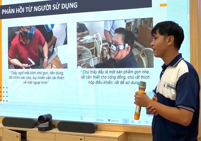 Quốc Huy introduces smart glasses for the visually impaired