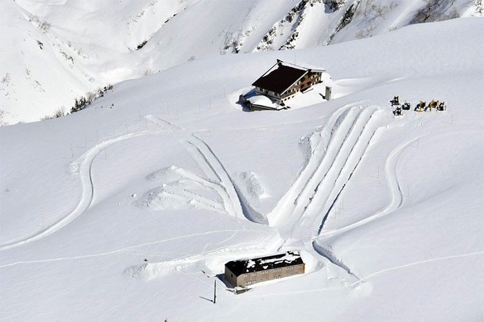 The area around Tateyama Kogen Hotel and Tengudaira Mountain Lodge is snow-covered
