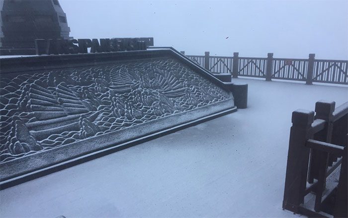A thick layer of snow at the flagpole platform of Fansipan.