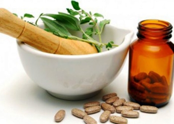 using drugs and herbs simultaneously can cause dangerous interactions 126732