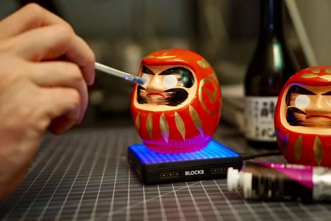 People draw on one eye to make a wish.