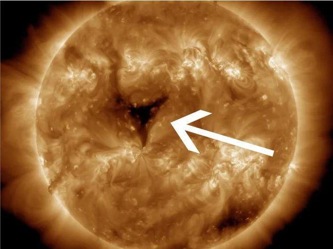 New solar spot 20 times larger than Earth