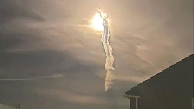 The expert stated that the phenomenon on March 7 was unlike natural cloud formation.