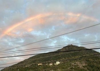 video tourists enjoy watching the fire rainbow on ba den mountain top 125459