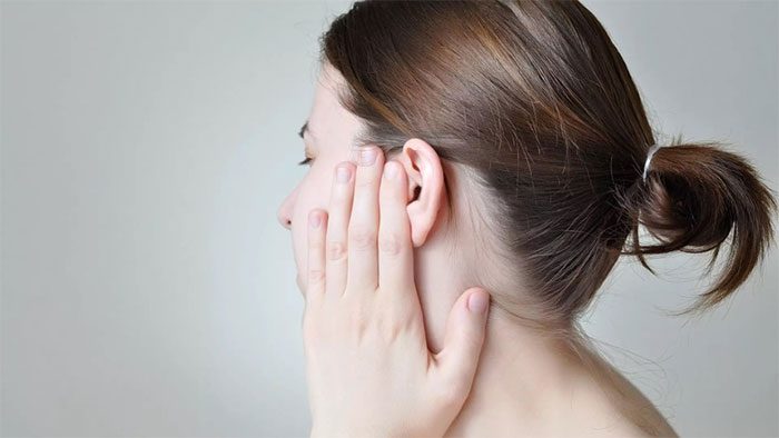 Sore throat, swollen lymph nodes, and ear infections are symptoms that often accompany each other.