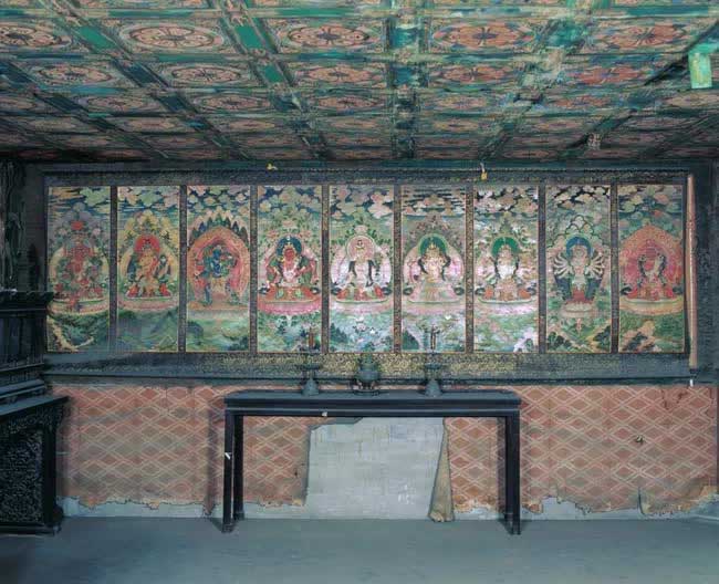 Inside Wu Hua Pavilion are many precious Buddha statues.