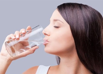 what happens when you drink water for a week without brushing 126537
