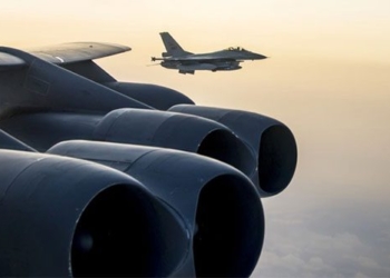 why airplanes have fuel tanks on wings 125994