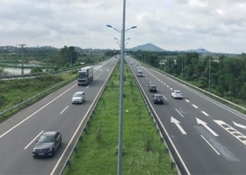 why the highway has a lot of greenery on both sides 125068